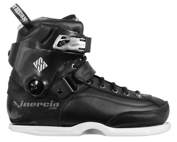 Patines en línea - Agresivo - Botas - CARBON II BLACK 2011 Llegan los esperadísimos Carbon II de USD. Unas botas de patinaje agresivo evolucionadas y diseñadas para convertirse en el nuevo referente del sector. Su carcasa de carbono, junto con la calidad de sus componentes, hace de éstas unas de las botas más resistentes, ligeras y cómodas del mercado. Lo que realmente sorprende, a parte del peso, es su reducido tamaño, pareciendo que llevamos varias tallas por debajo de lo habitual.  Sin duda, una maravilla para tus pies.