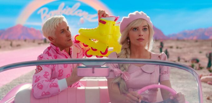 Barbie y Ken patinando con patines en línea